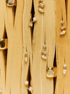 Delicada? Só até alguém tentar competir com o seu brilho. 😌✨
Pedras coloridas, prata 925 e banho de ródio — porque sutileza também pode ser um golpe de efeito. 💍#AhalAcessorios #JoiasDelicadas #BanhoDeRódio #Prata925 #ColorLovers #EstiloComBrilho