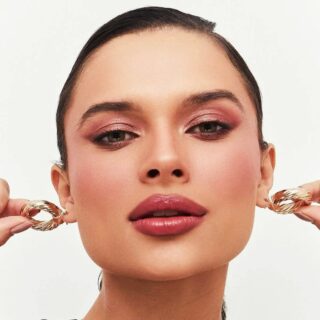 ✨ Black November AHAL ✨Minimalistas, modernas, clássicas ou poderosas — tem um brinco AHAL pra cada versão de você.
Do brilho sutil ao statement que rouba a cena, todos com 40% OFF durante a Black November.Escolha o seu mood, combine, ouse e brilhe com personalidade.
💚 Aproveite em ahalacessorios.com.br￼#BlackNovemberAhal #AhalAcessorios #BrincosAhal #SemijoiasDeLuxo #EstiloComPersonalidade #DesignExclusivo