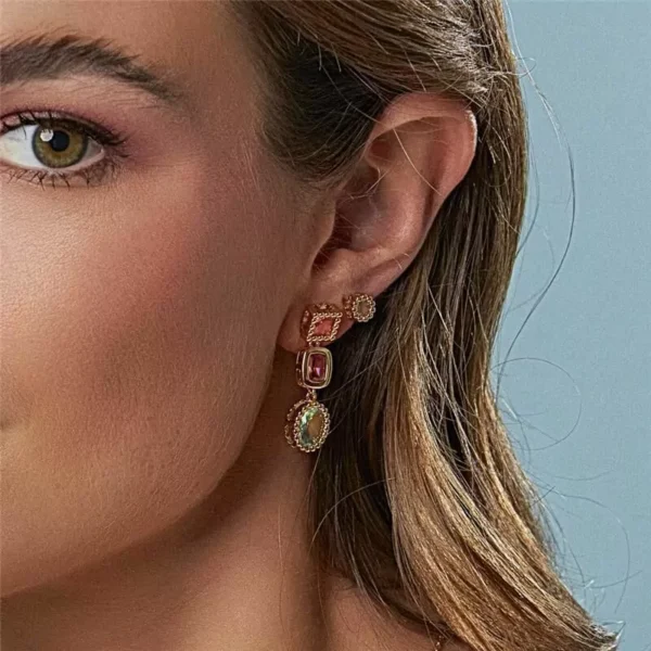 Brinco Pêndulo com Cristais Diversos Coloridos Banhado a Ouro - Imagem 2