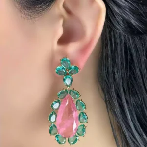 Brinco Gota Fusion Rosa e Cristais Verdes Banhado a Ouro