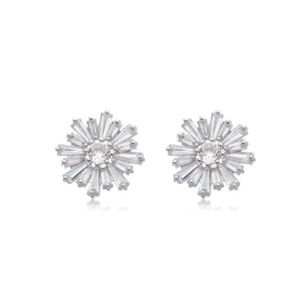 Brinco Banhado em Ródio com Design de Flor Cravejado de Zircônias Brancas