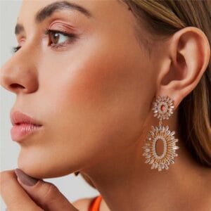 Brinco Pêndulo com Zircônias Banhado a Ouro 18k
