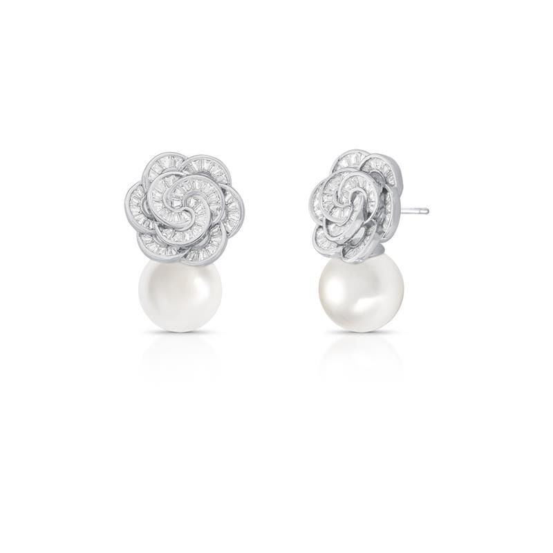 Brinco com Flor em Cristal e Pérola Shell Banhado no Ródio