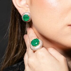 Conjunto de Brinco e Anel Cravejado com Zircônias e Pedra Fusion Banhado a Ouro 18K