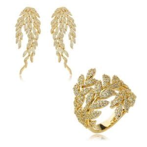 Conjunto de Brinco Pendulo Escamas e Anel Cravejado com Zircônias Cristal Banhado a Ouro 18K